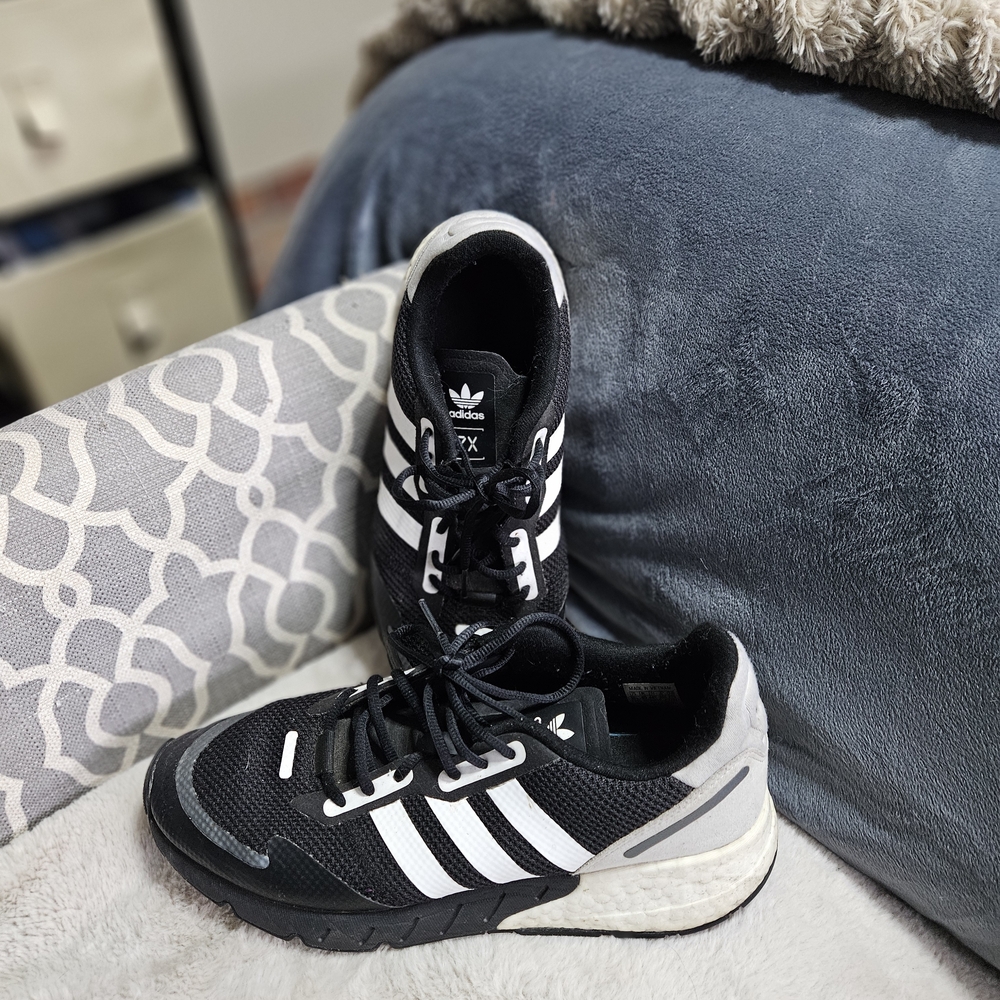 adidas Men’s Black & White Retro Runner Sneakers